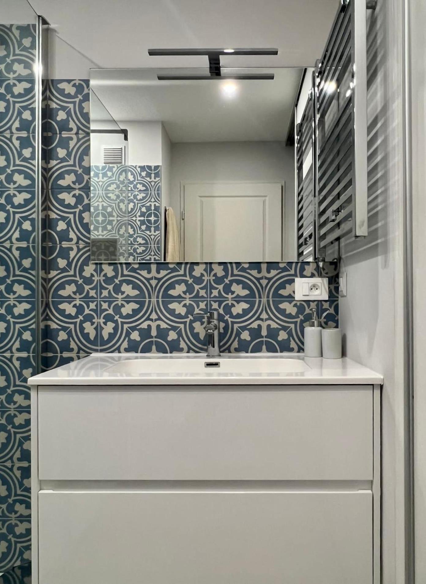 Risso - One Bedroom With Pool, Newly Renovated In Spring 2024 นีซ ภายนอก รูปภาพ